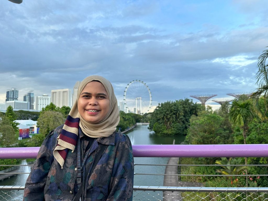Yatti Febri membagikan kiat-kiat membangun citra perusahaan melalui media massa.